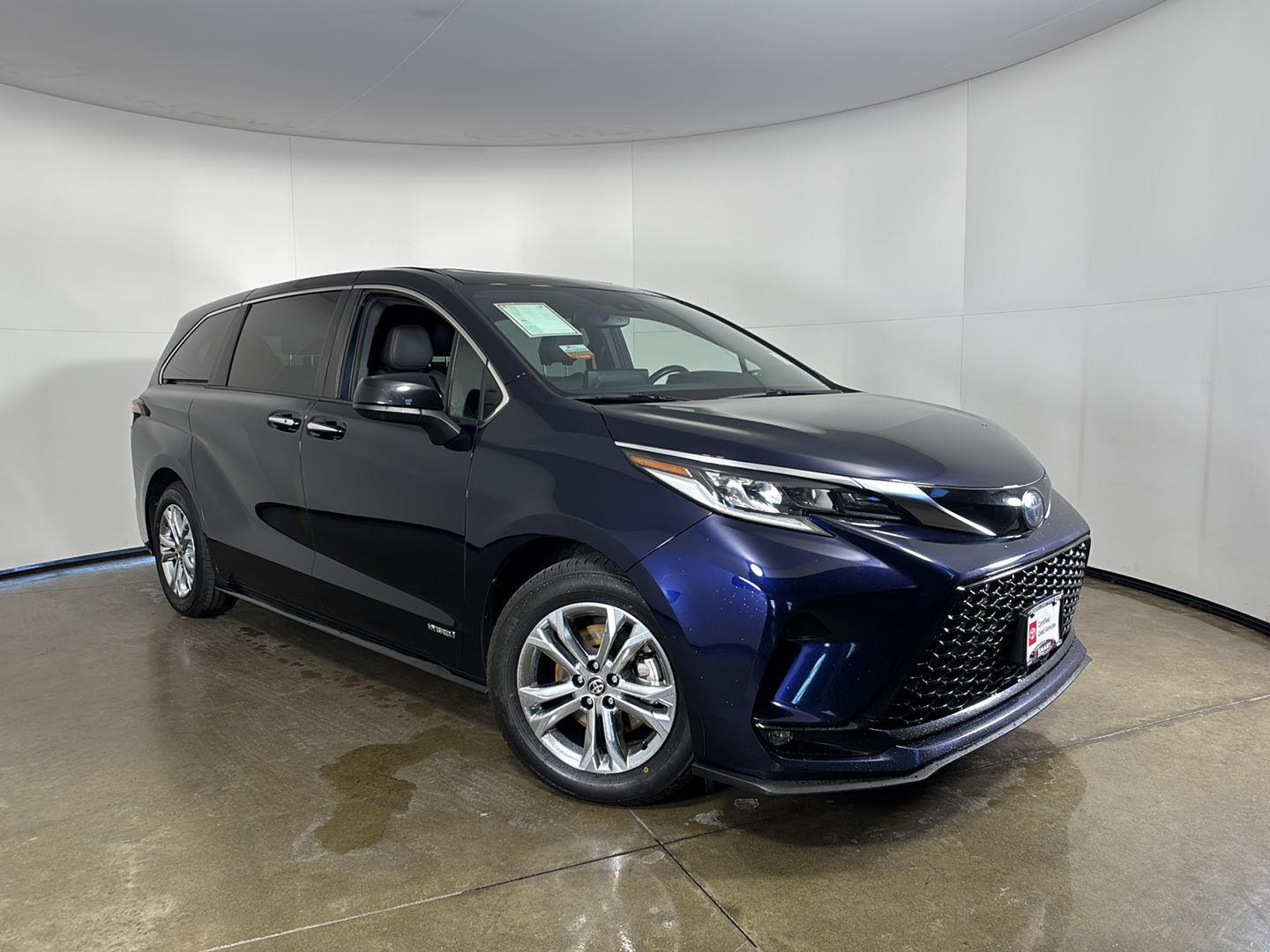 2021 Toyota Sienna XSE 7-Passenger AWD
