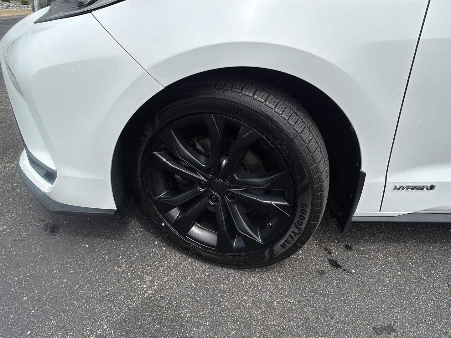 View vehicle photo 5