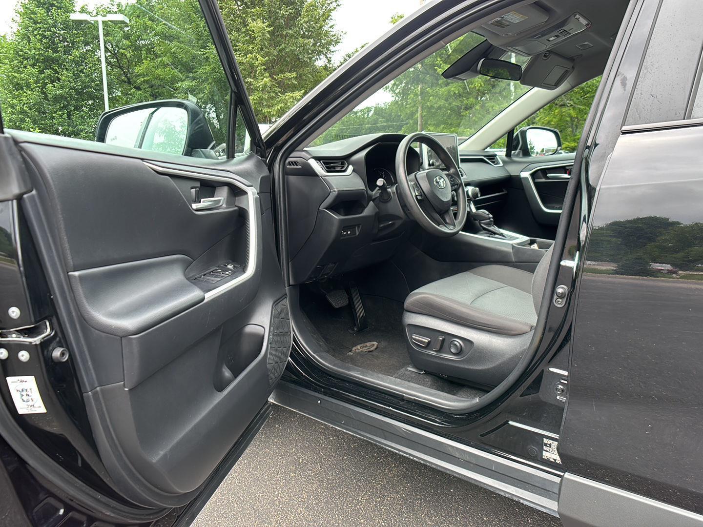 View vehicle photo 2