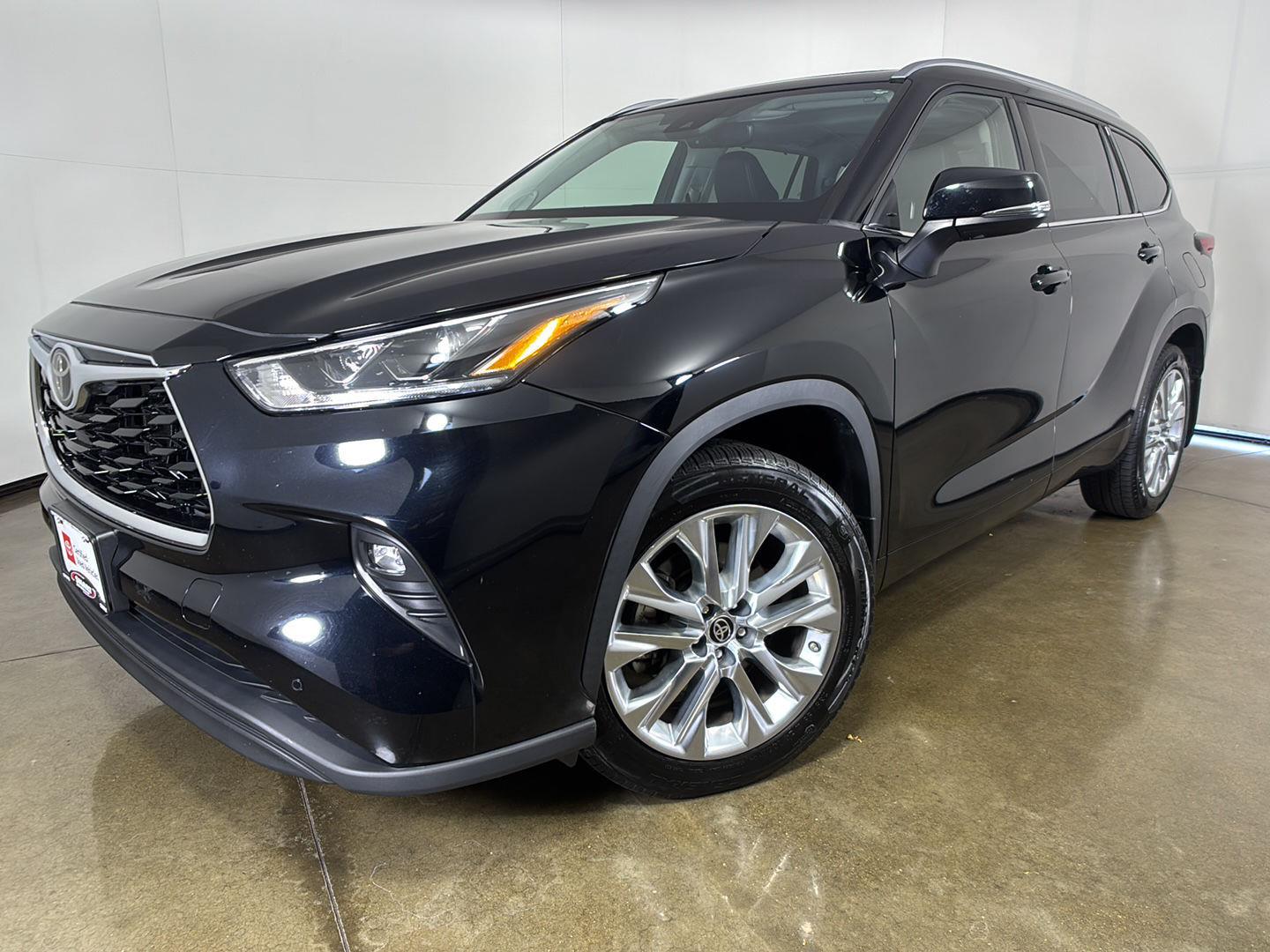 Midnight Black Metallic 2021 Toyota Highlander SUV / Crossover All-Wheel Drive Automatic