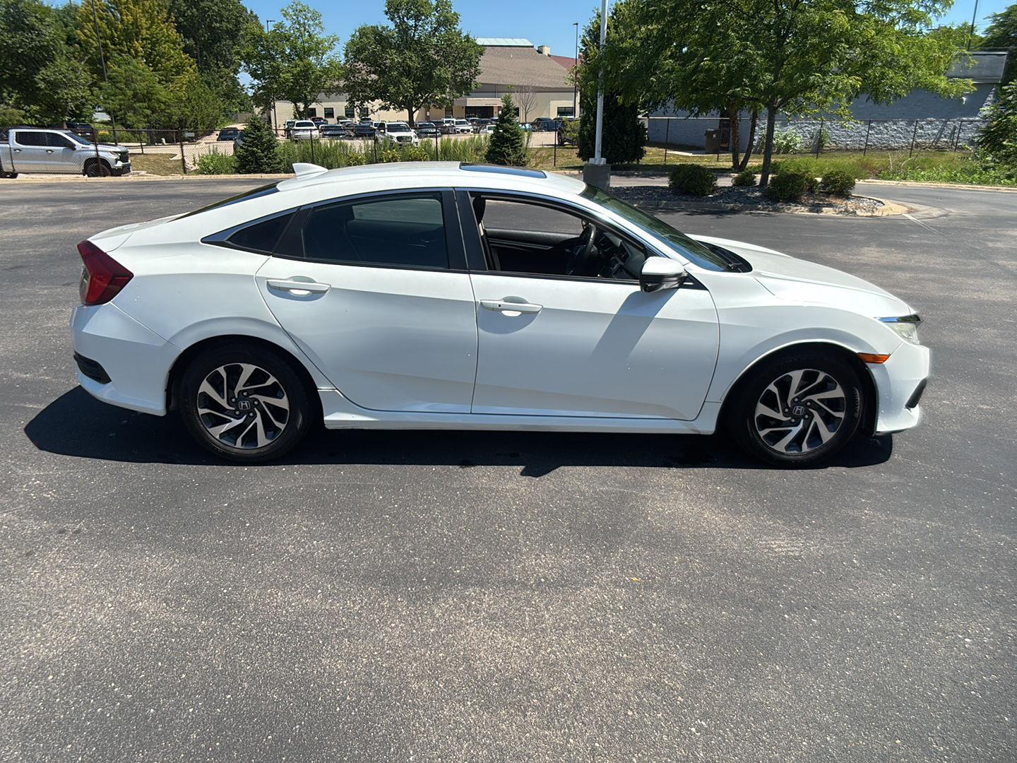 Used 2017 White Orchid Pearl Honda EX image 9