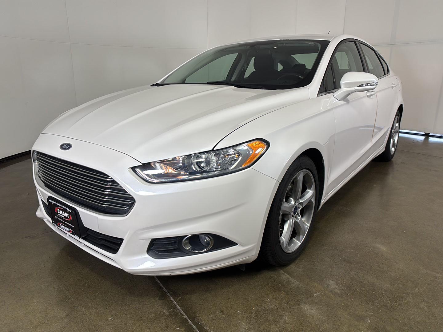 White Platinum Metallic Tri-Coat 2015 Ford Fusion Sedan Front-Wheel Drive 6-Speed Automatic