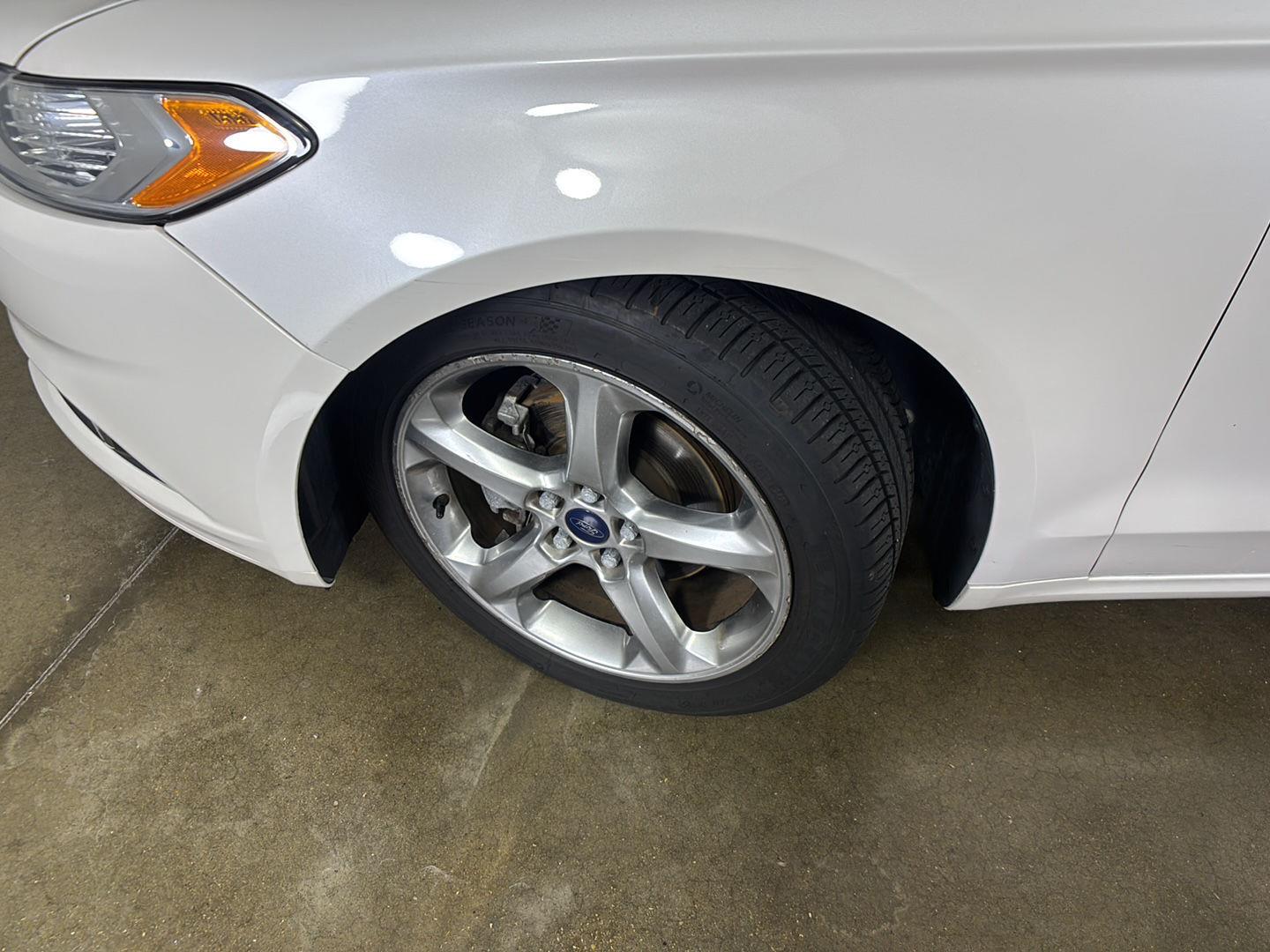 Used 2015 White Platinum Metallic Tri-Coat Ford SE image 4