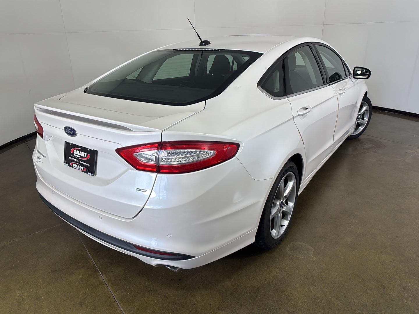 Used 2015 White Platinum Metallic Tri-Coat Ford SE image 8