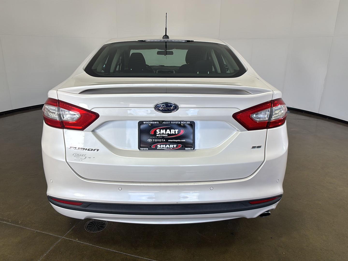 Used 2015 White Platinum Metallic Tri-Coat Ford SE image 9