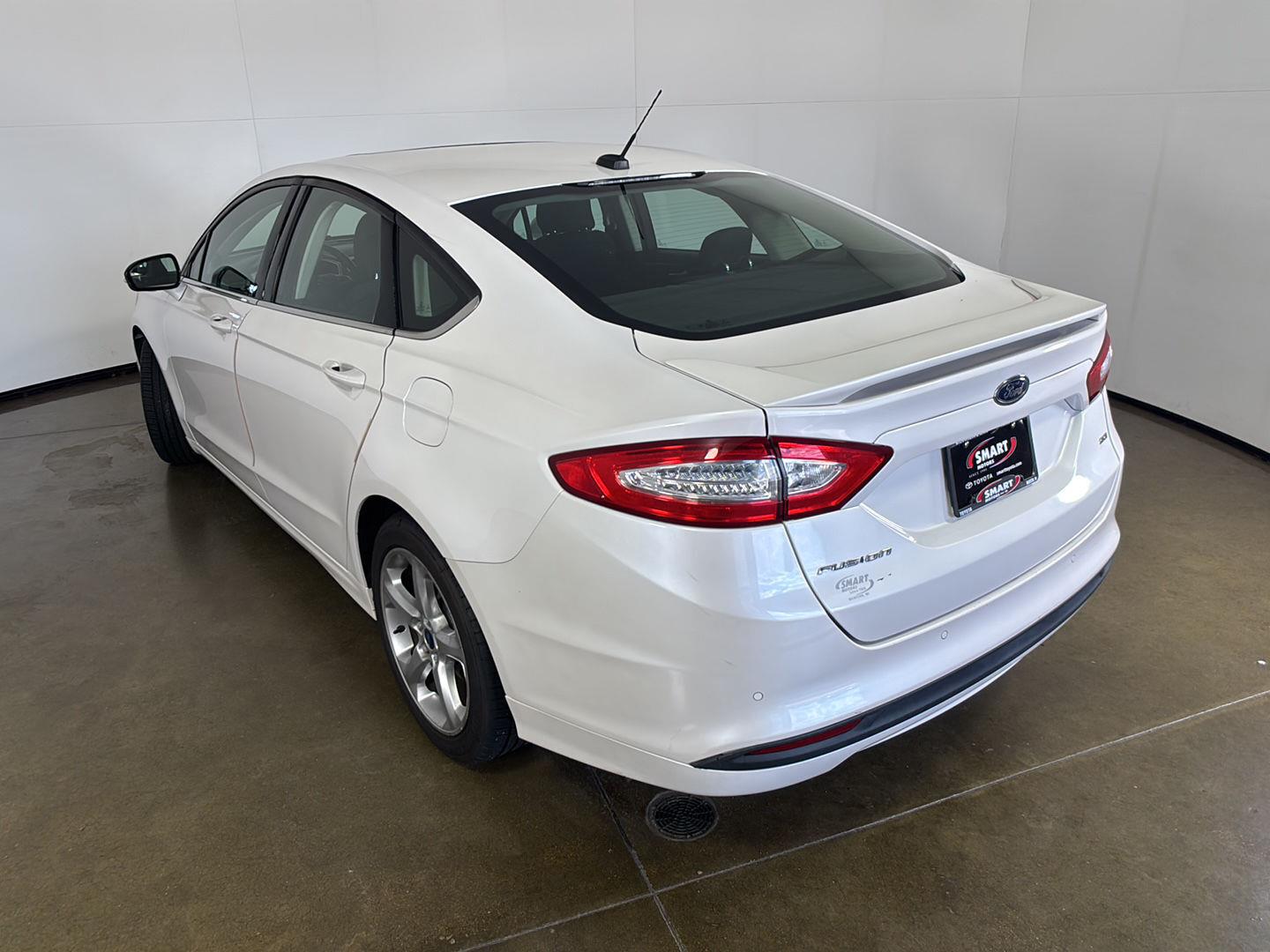 Used 2015 White Platinum Metallic Tri-Coat Ford SE image 10