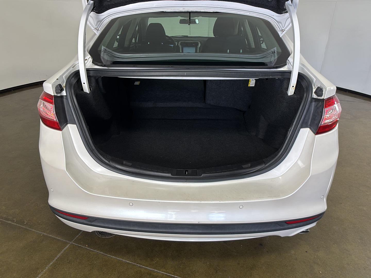 Used 2015 White Platinum Metallic Tri-Coat Ford SE image 12