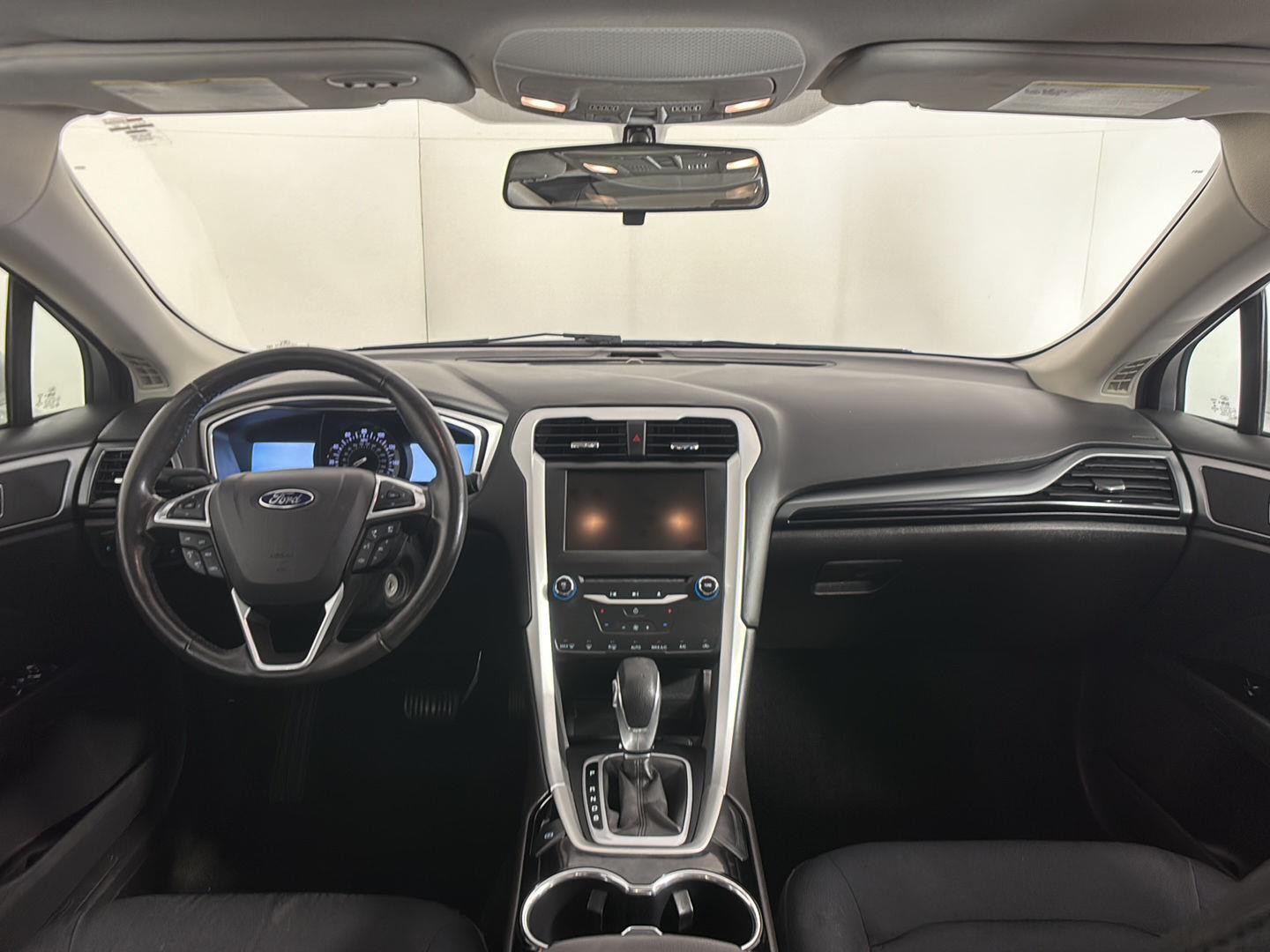 Used 2015 White Platinum Metallic Tri-Coat Ford SE image 16