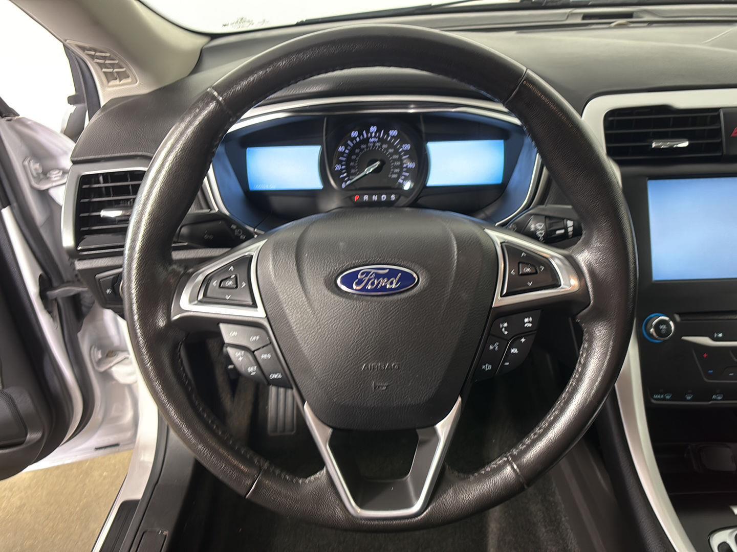 Used 2015 White Platinum Metallic Tri-Coat Ford SE image 24
