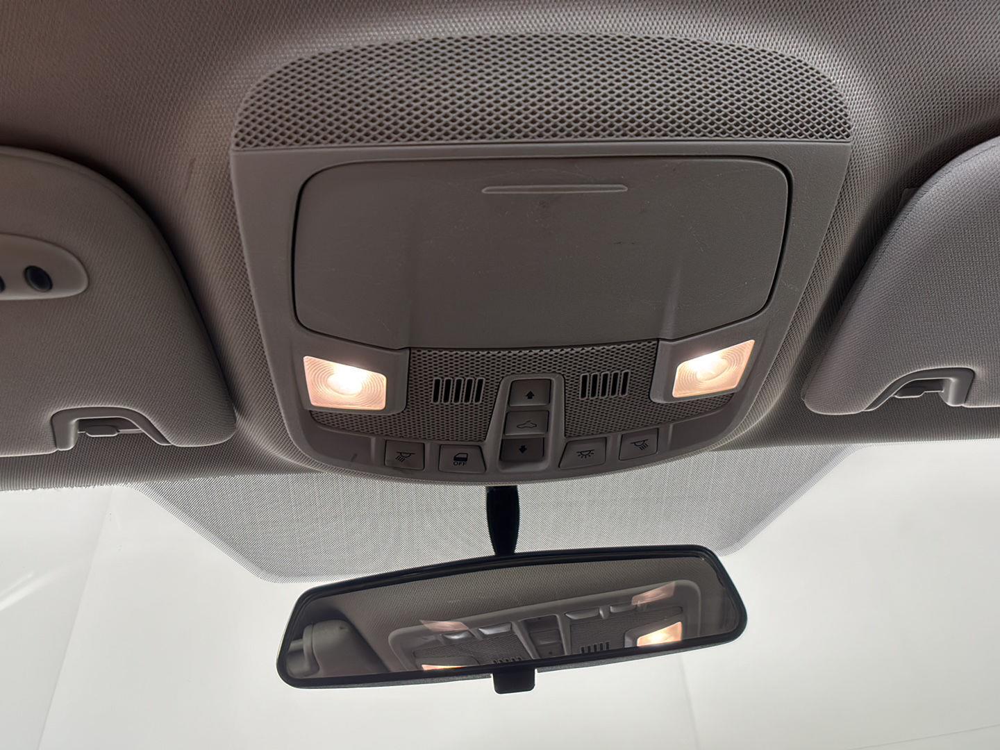 Used 2015 White Platinum Metallic Tri-Coat Ford SE image 30