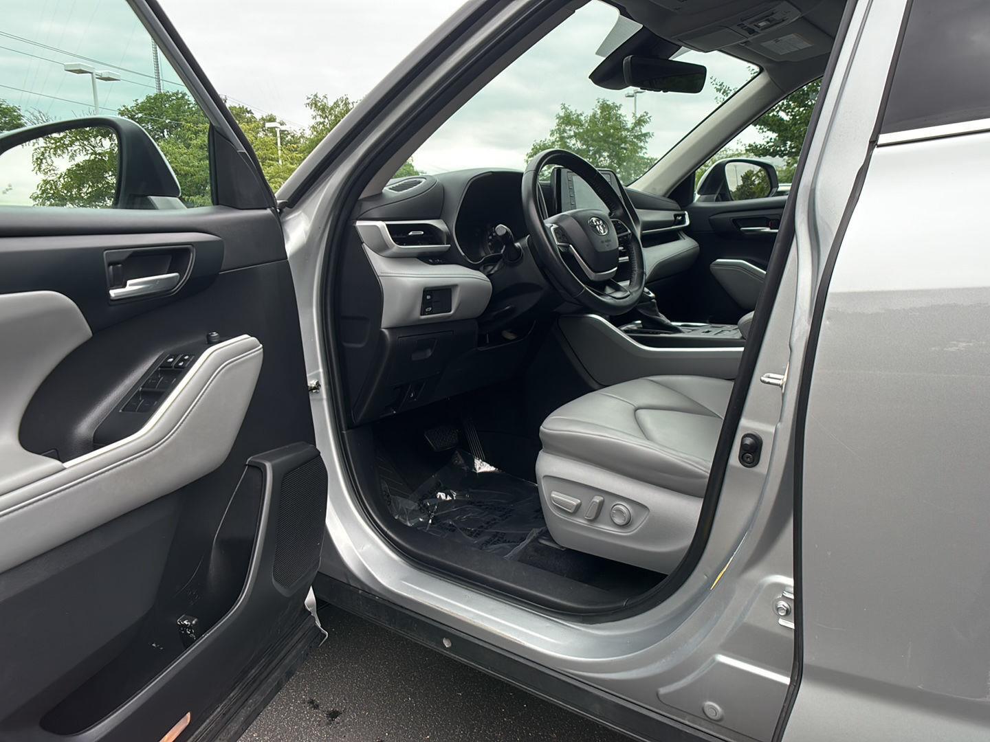 Used 2022 Celestial Silver Metallic Toyota XLE image 2
