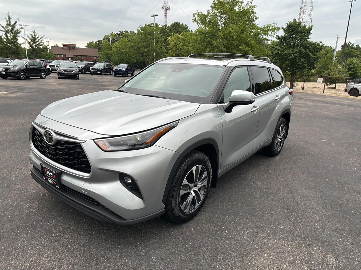 Used 2022 Celestial Silver Metallic Toyota XLE image 10