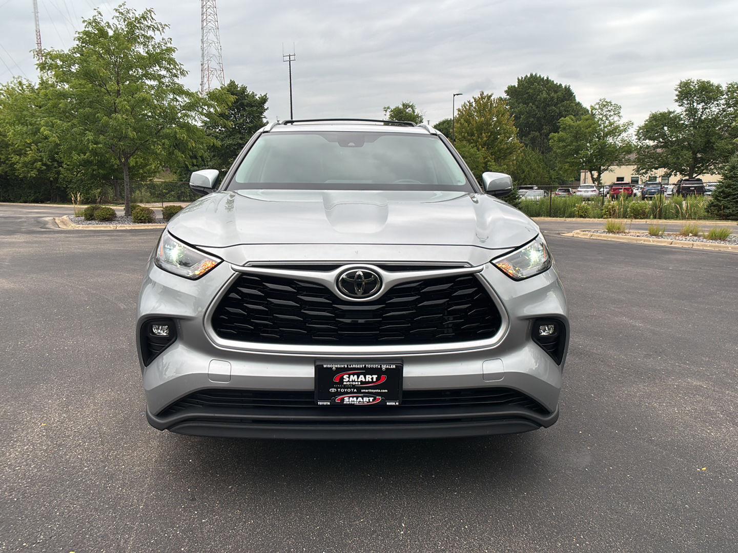 Used 2022 Celestial Silver Metallic Toyota XLE image 13