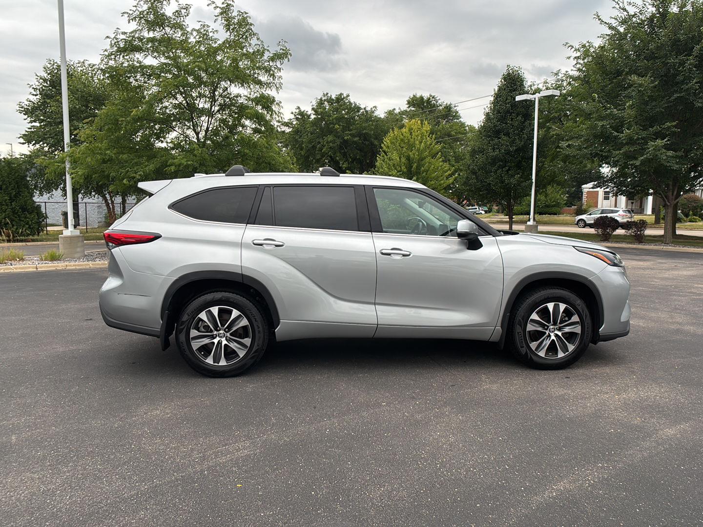 Used 2022 Celestial Silver Metallic Toyota XLE image 18