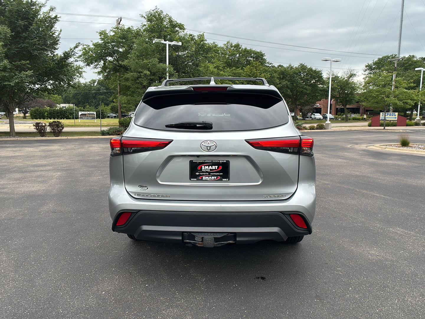 Used 2022 Celestial Silver Metallic Toyota XLE image 4