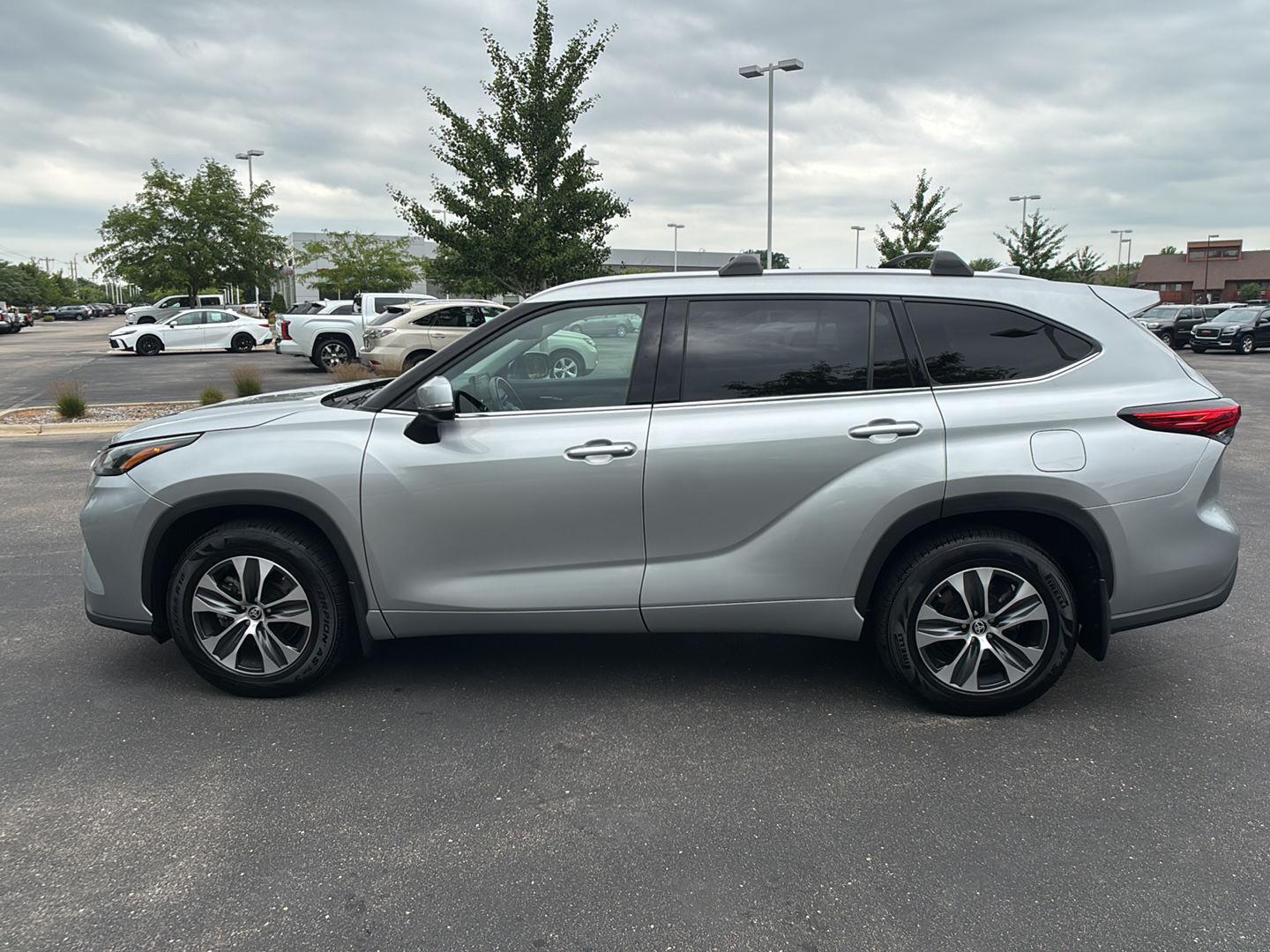 Used 2022 Celestial Silver Metallic Toyota XLE image 11