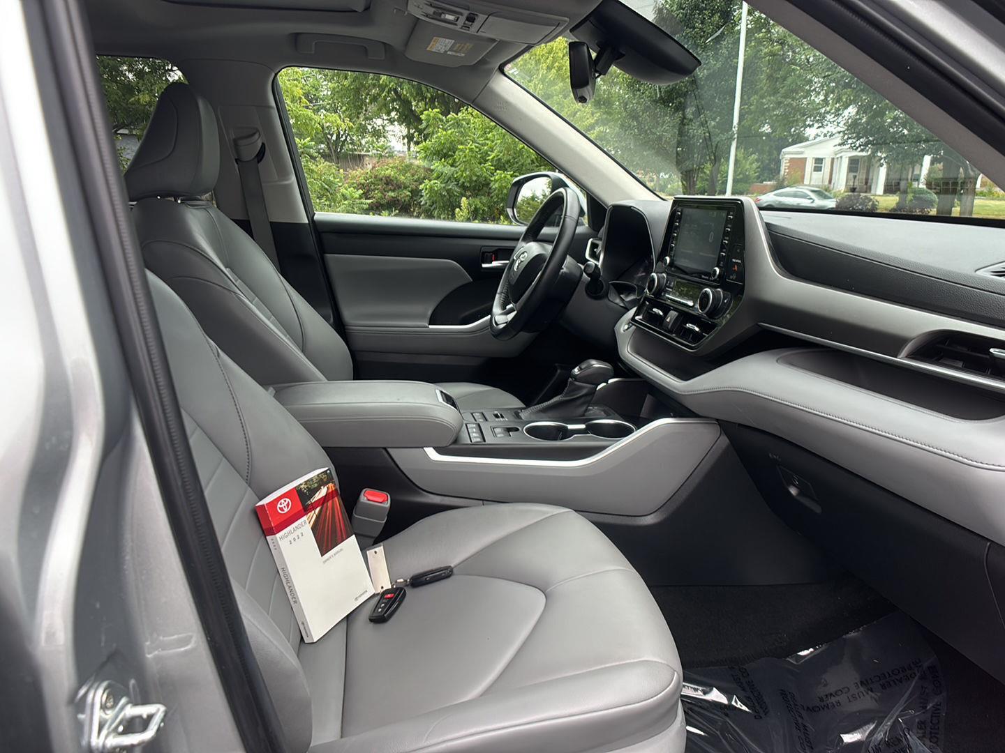 Used 2022 Celestial Silver Metallic Toyota XLE image 17