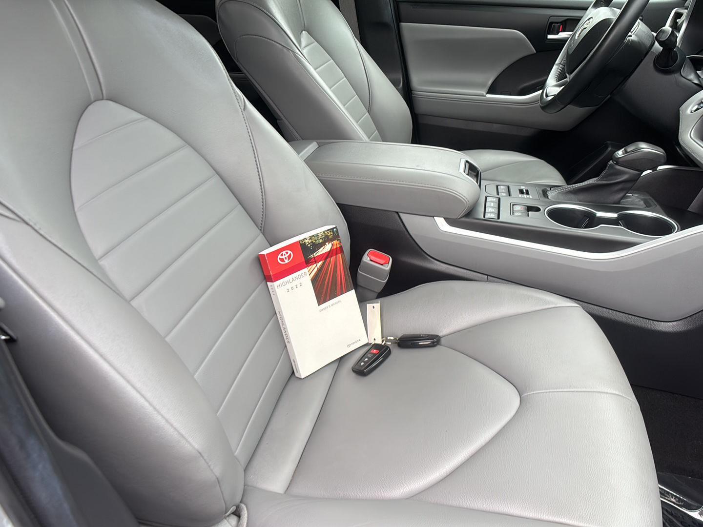 Used 2022 Celestial Silver Metallic Toyota XLE image 19