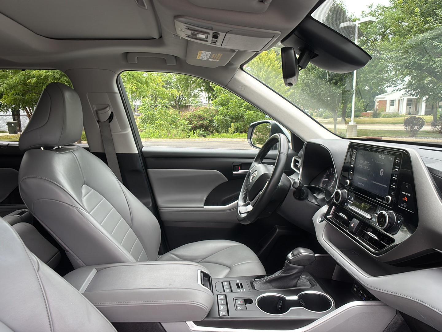 Used 2022 Celestial Silver Metallic Toyota XLE image 20