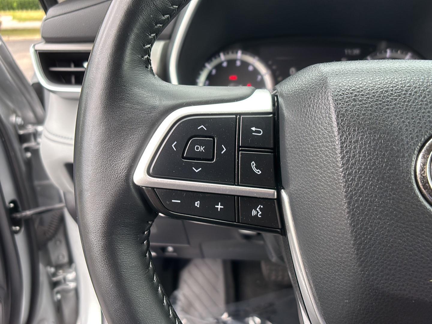 Used 2022 Celestial Silver Metallic Toyota XLE image 23
