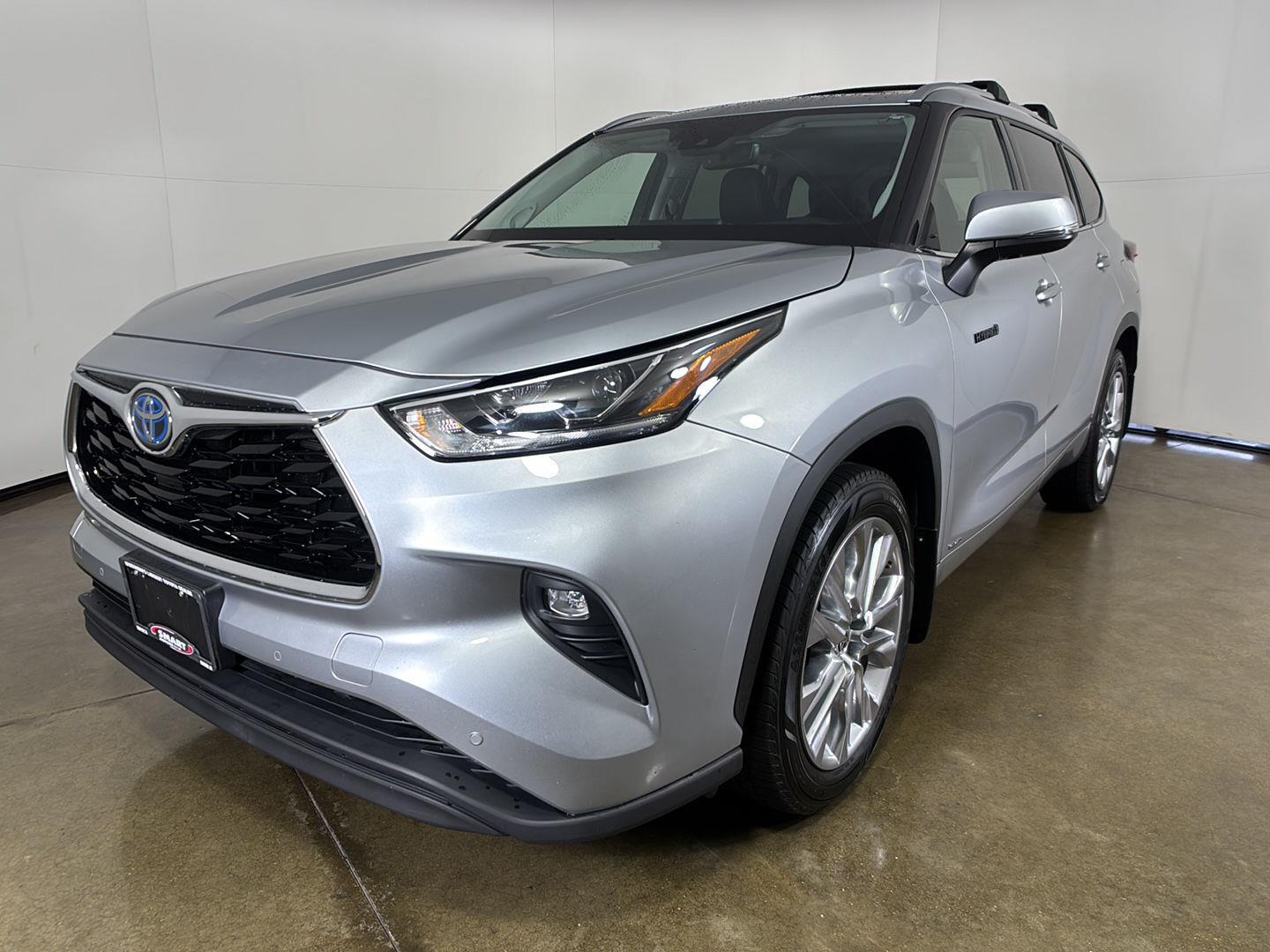 Celestial Silver Metallic 2020 Toyota Highlander Hybrid SUV / Crossover All-Wheel Drive Continuously Variable Transmission