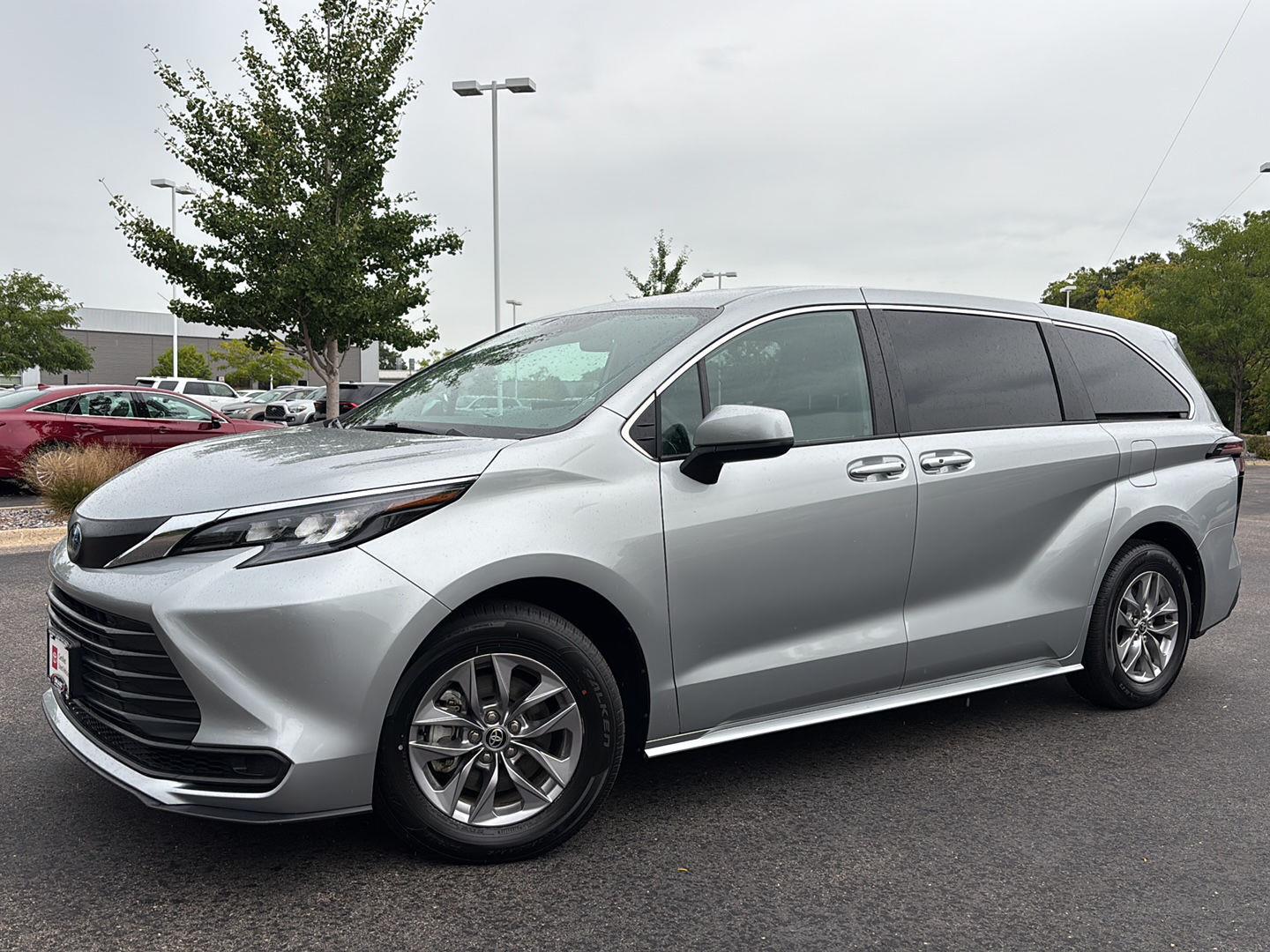 Celestial Silver Metallic 2025 Toyota Sienna Minivan Front-Wheel Drive Continuously Variable Transmission