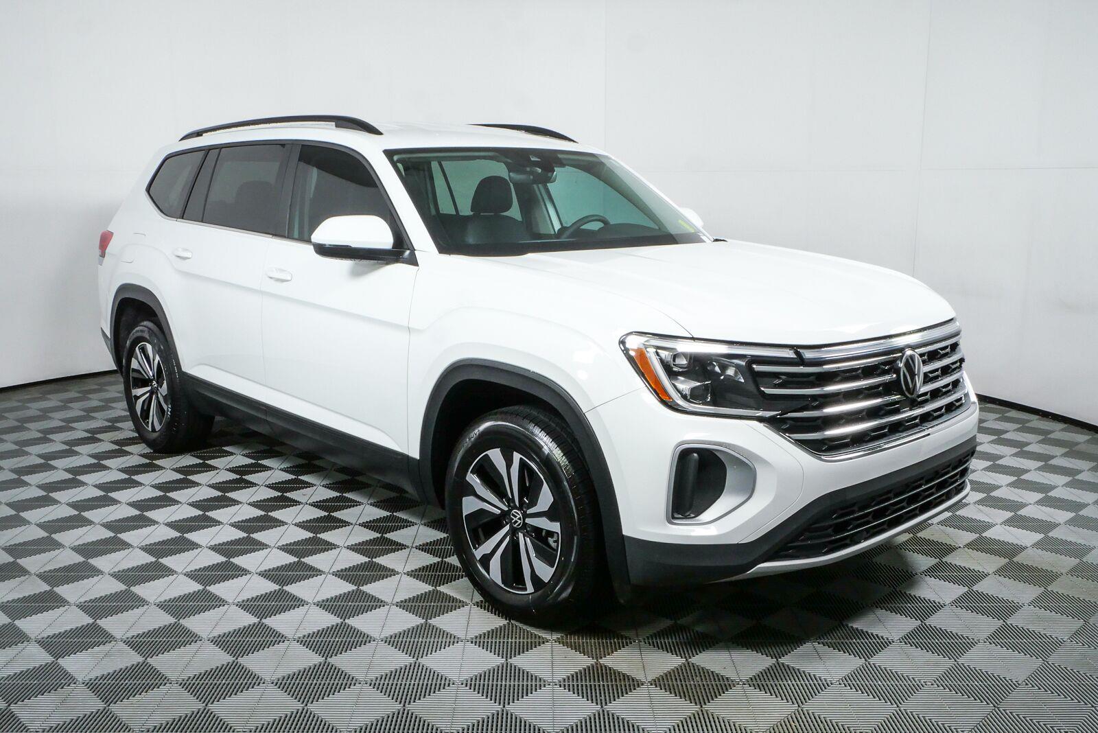 Pure White 2024 Volkswagen Atlas SUV / Crossover Front-Wheel Drive Automatic