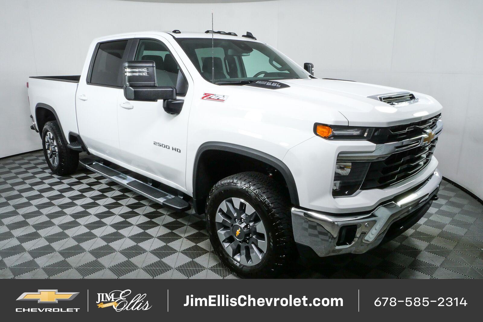 Summit White 2026 Chevrolet Silverado 2500HD Pickup Truck Four-Wheel Drive Automatic
