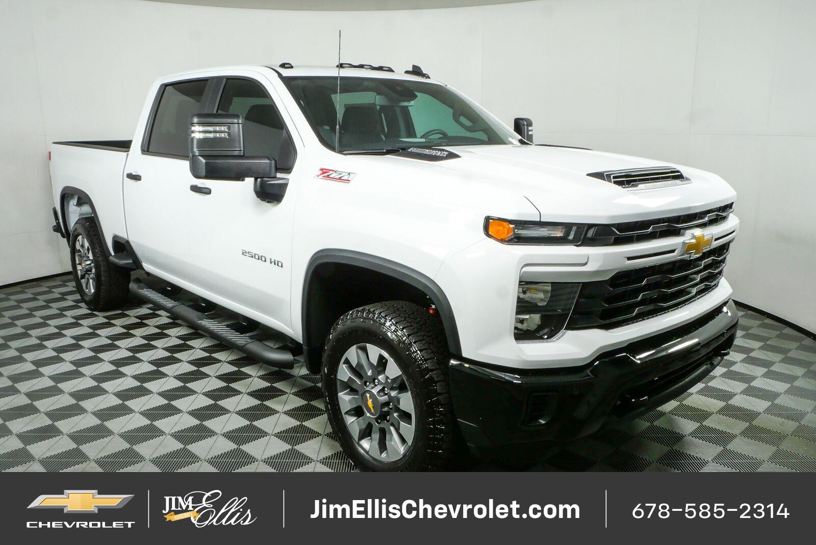 Summit White 2026 Chevrolet Silverado 2500HD Pickup Truck Four-Wheel Drive Automatic
