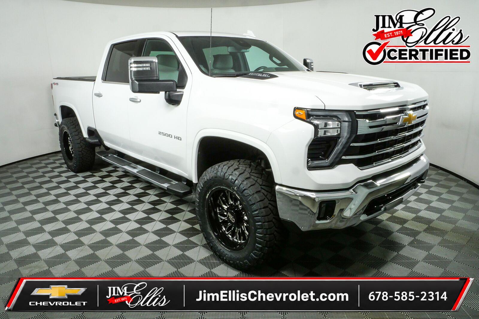 Summit White 2026 Chevrolet Silverado 2500HD Pickup Truck Four-Wheel Drive Automatic