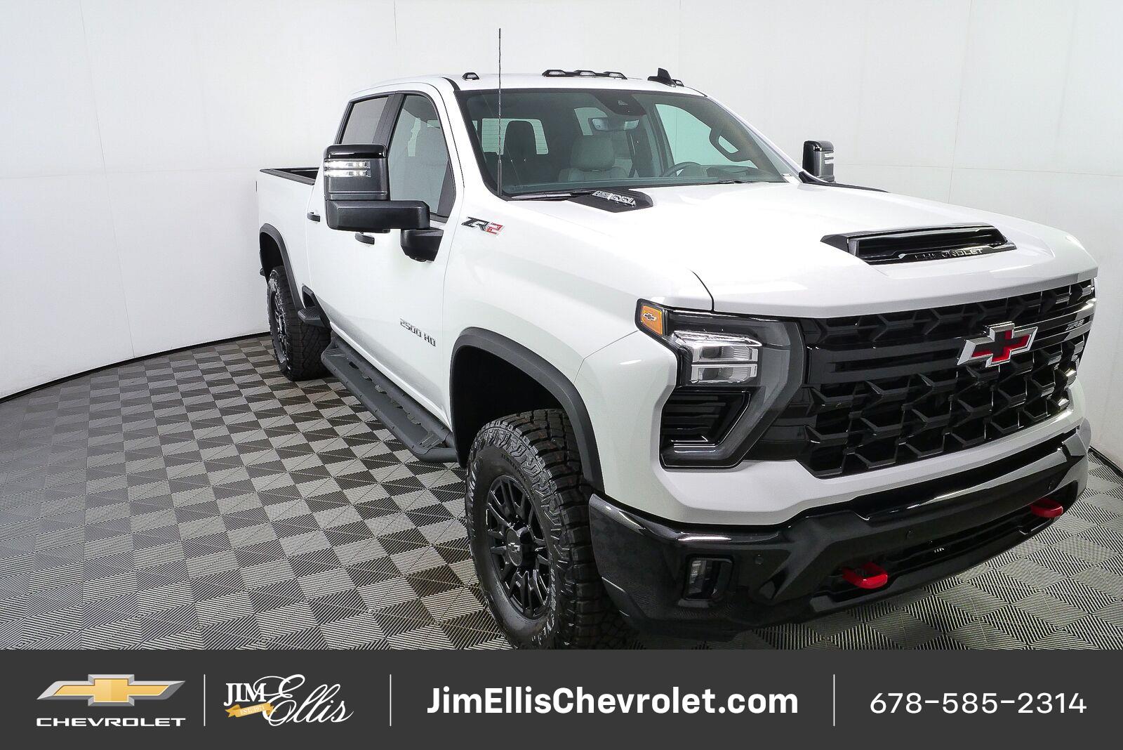 Summit White 2026 Chevrolet Silverado 2500HD Pickup Truck Four-Wheel Drive Automatic