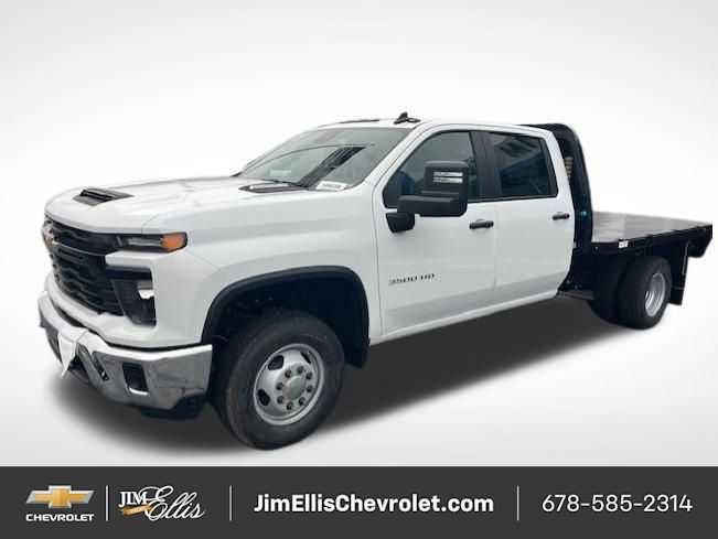 Summit White 2026 Chevrolet Silverado 3500HD Chassis Pickup Truck Four-Wheel Drive Automatic