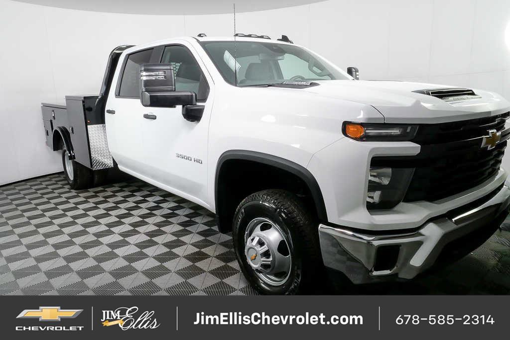 Summit White 2026 Chevrolet Silverado 3500HD Chassis Pickup Truck Four-Wheel Drive Automatic
