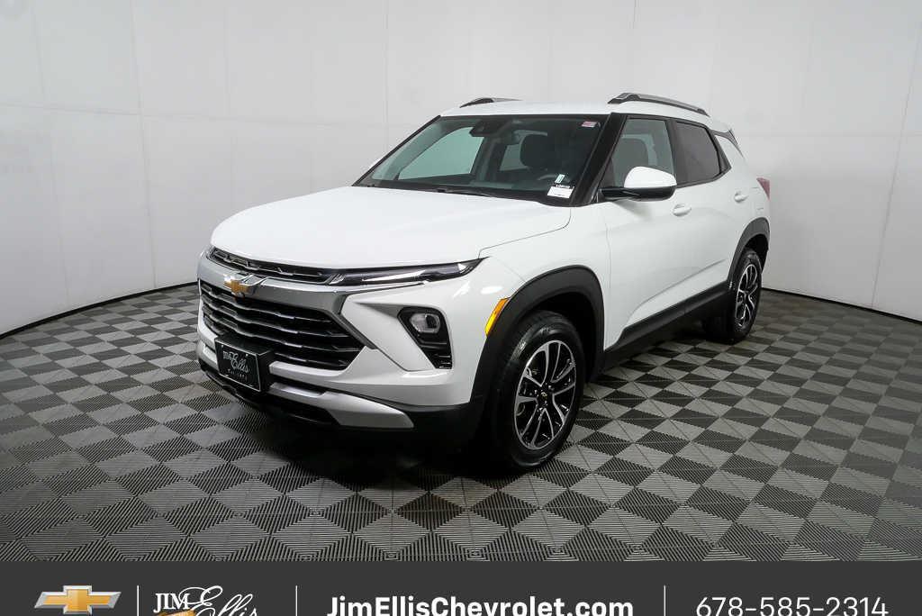 Summit White 2025 Chevrolet Trailblazer SUV / Crossover Four-Wheel Drive 9-Speed Automatic