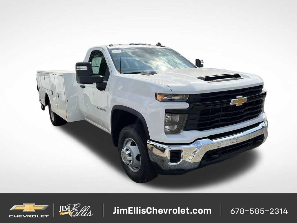 Summit White 2025 Chevrolet Silverado 3500HD Chassis Pickup Truck Four-Wheel Drive Automatic