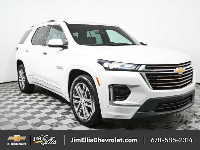 White (Iridescent Pearl Tricoat) 2023 Chevrolet Traverse SUV / Crossover Four-Wheel Drive 9-Speed Automatic