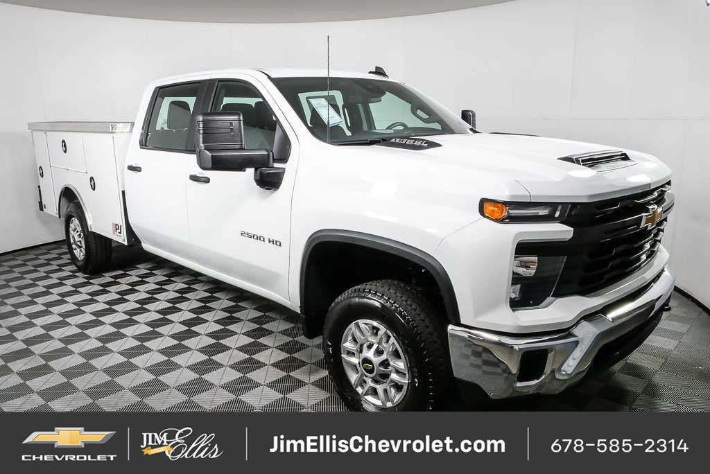 Summit White 2026 Chevrolet Silverado 2500HD Pickup Truck Four-Wheel Drive Automatic