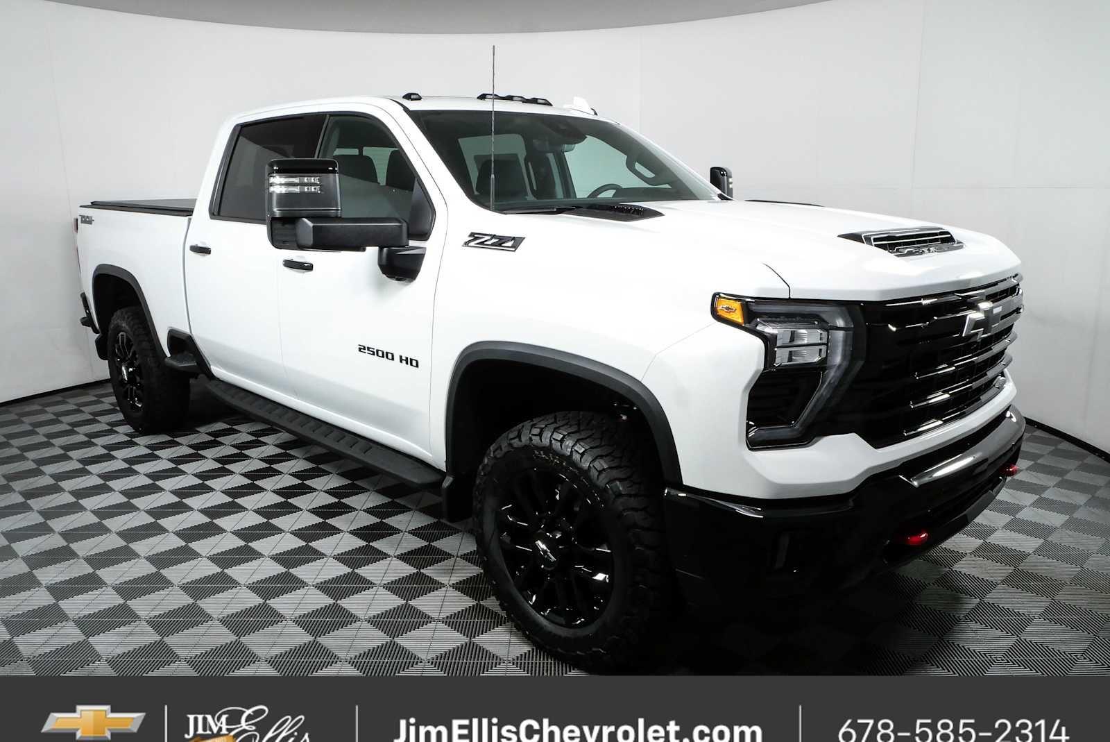 Summit White 2026 Chevrolet Silverado 2500HD Pickup Truck Four-Wheel Drive Automatic