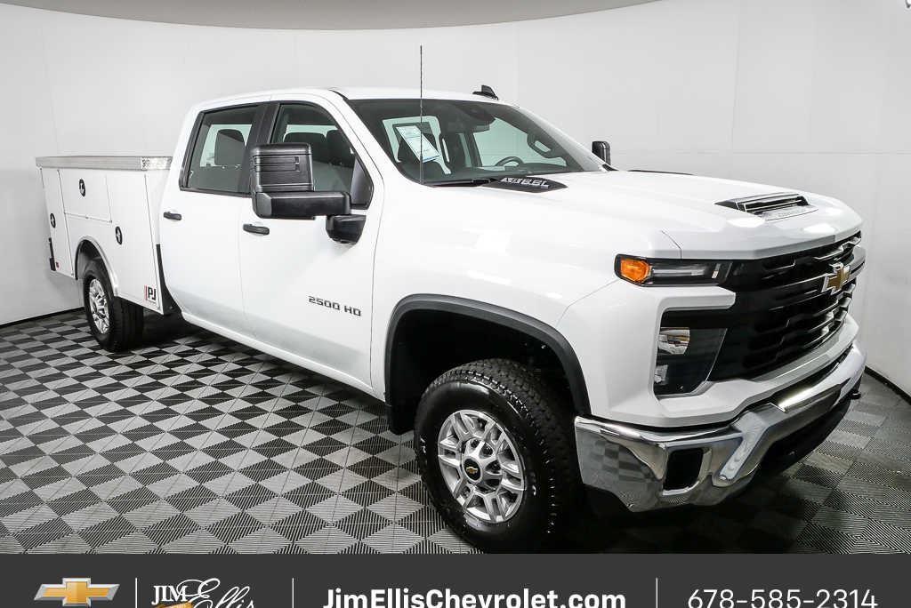 Summit White 2026 Chevrolet Silverado 2500HD Pickup Truck Four-Wheel Drive Automatic