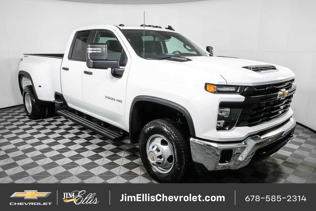Summit White 2026 Chevrolet Silverado 3500HD Pickup Truck Four-Wheel Drive Automatic