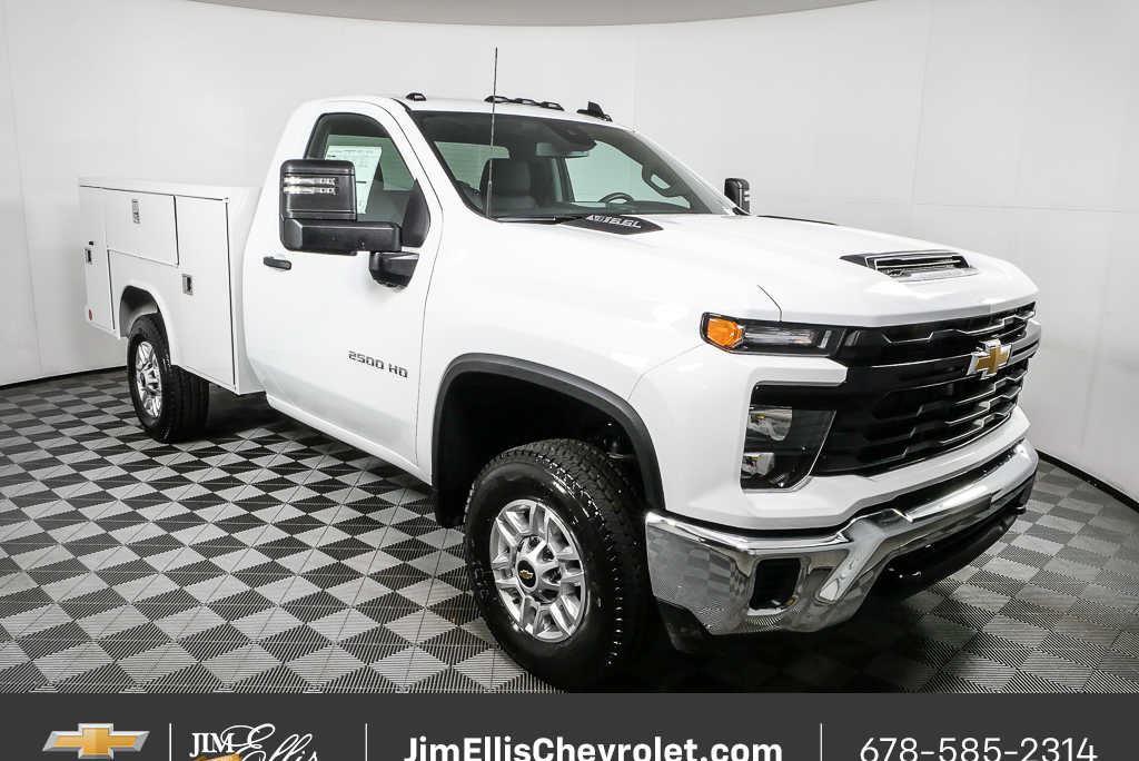 Summit White 2026 Chevrolet Silverado 2500HD Pickup Truck Four-Wheel Drive Automatic