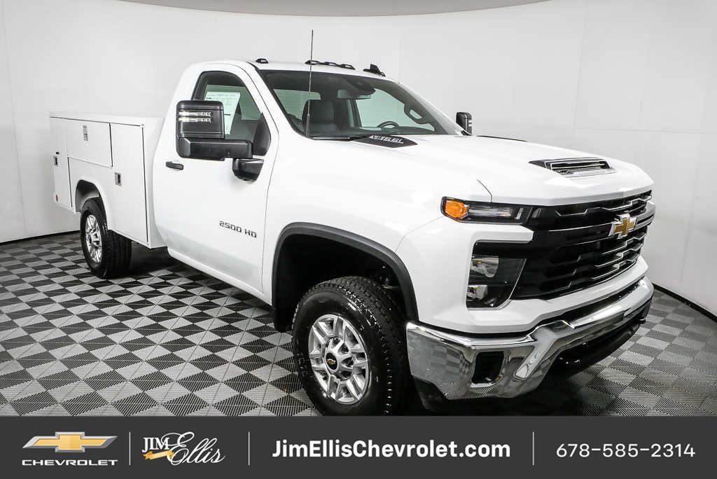 Summit White 2026 Chevrolet Silverado 2500HD Pickup Truck Four-Wheel Drive Automatic
