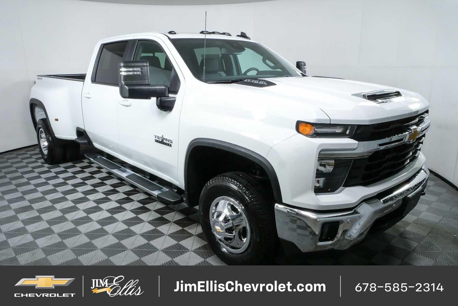 Summit White 2026 Chevrolet Silverado 3500HD Pickup Truck Four-Wheel Drive Automatic