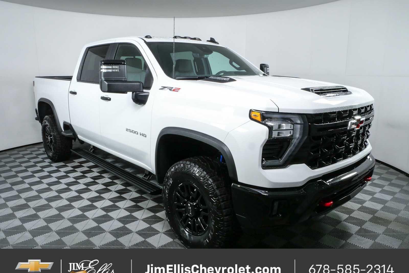 Summit White 2026 Chevrolet Silverado 2500HD Pickup Truck Four-Wheel Drive Automatic