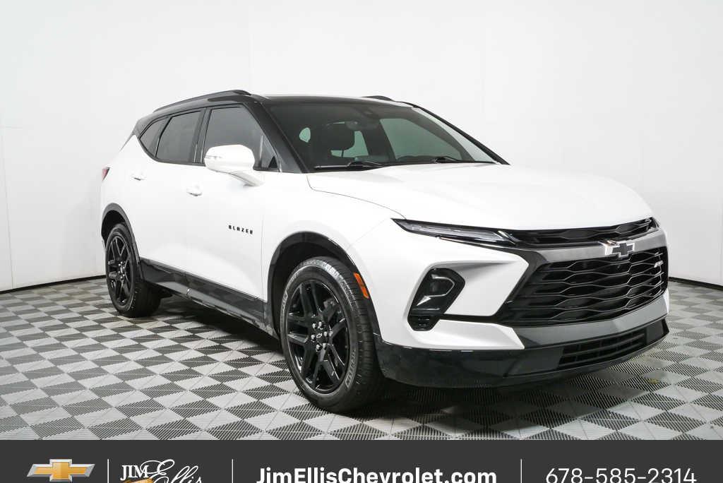 White (Iridescent Pearl Tricoat) 2023 Chevrolet Blazer SUV / Crossover All-Wheel Drive 9-Speed Automatic