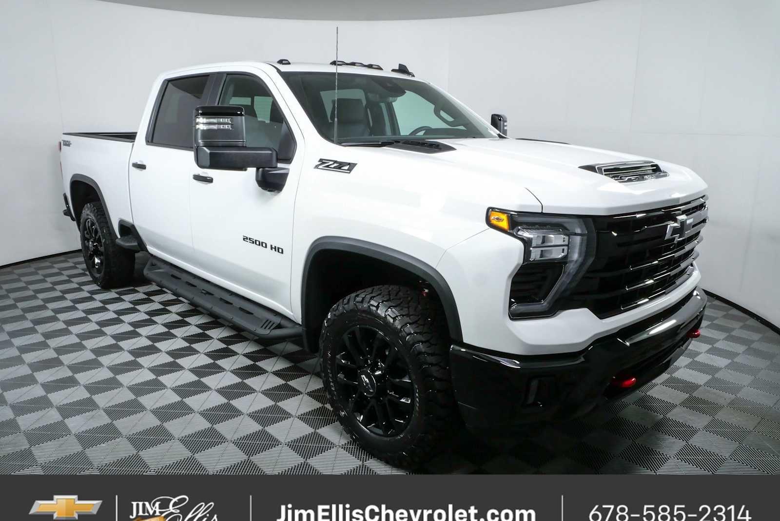 Summit White 2026 Chevrolet Silverado 2500HD Pickup Truck Four-Wheel Drive Automatic