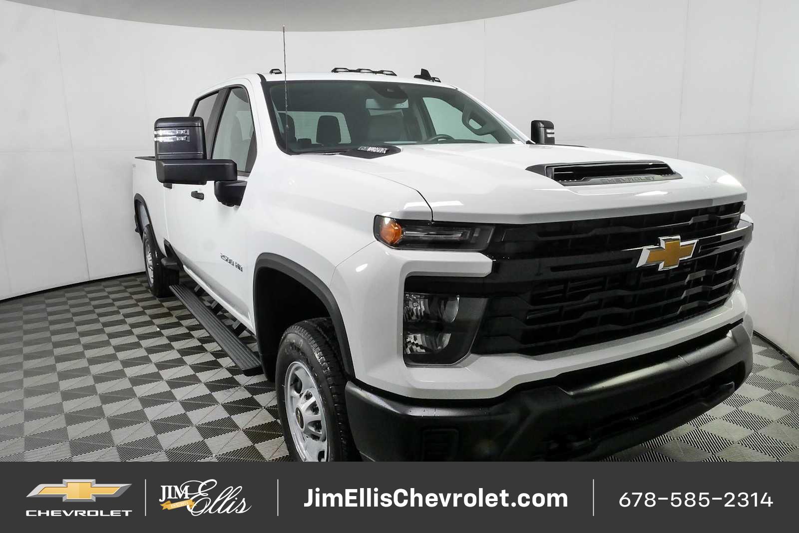 Summit White 2026 Chevrolet Silverado 2500HD Pickup Truck Four-Wheel Drive Automatic