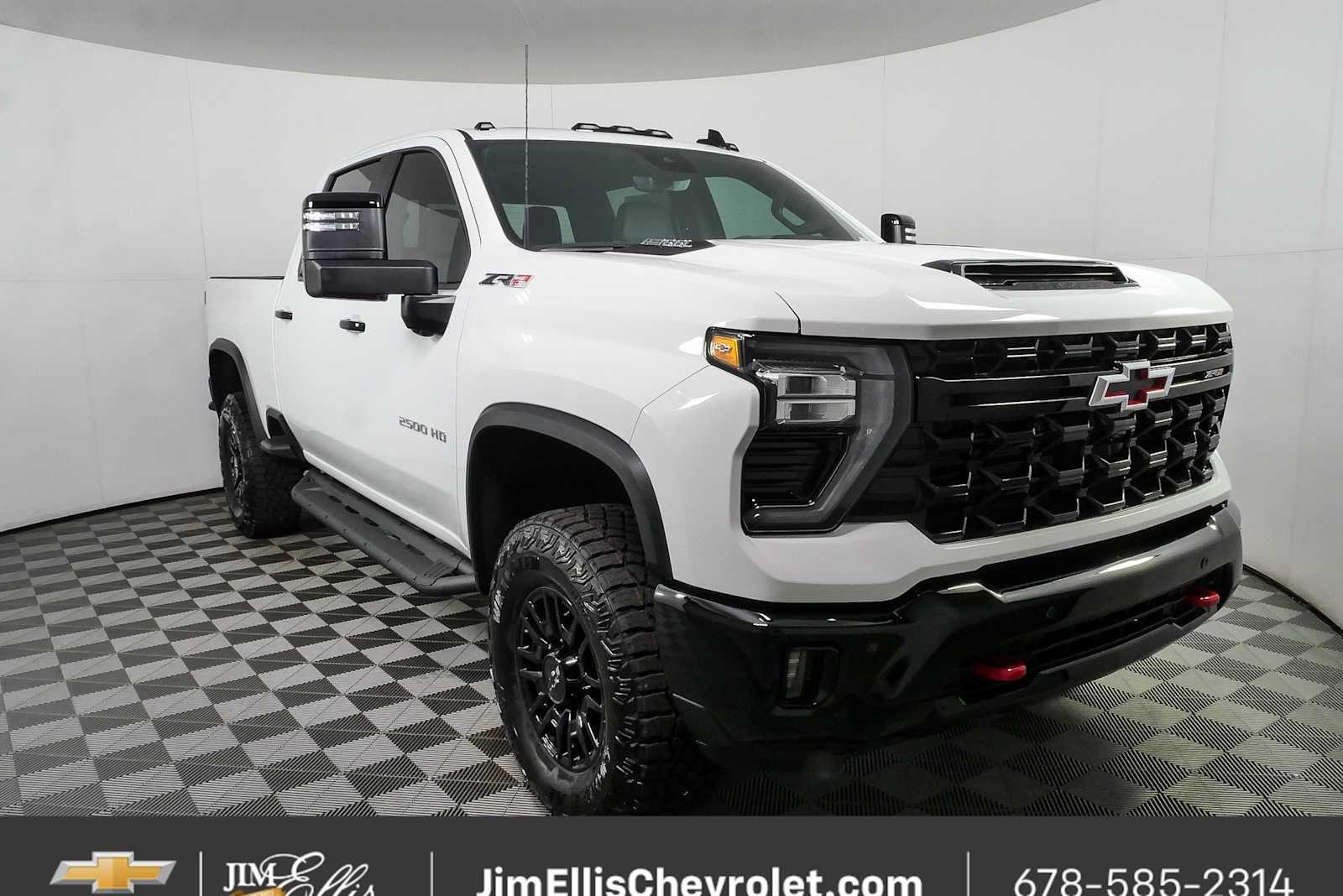 Summit White 2026 Chevrolet Silverado 2500HD Pickup Truck Four-Wheel Drive Automatic