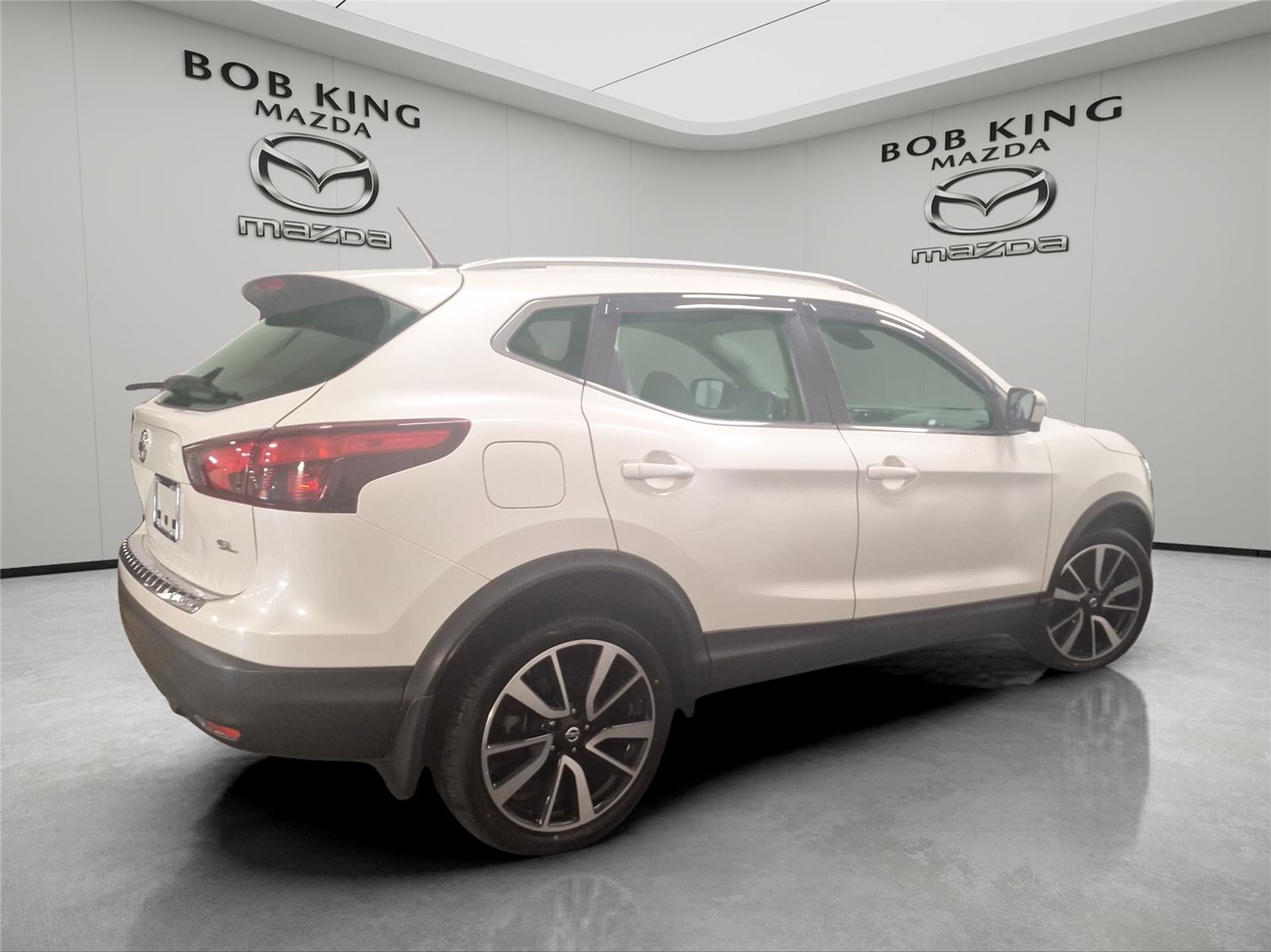 View vehicle photo 6