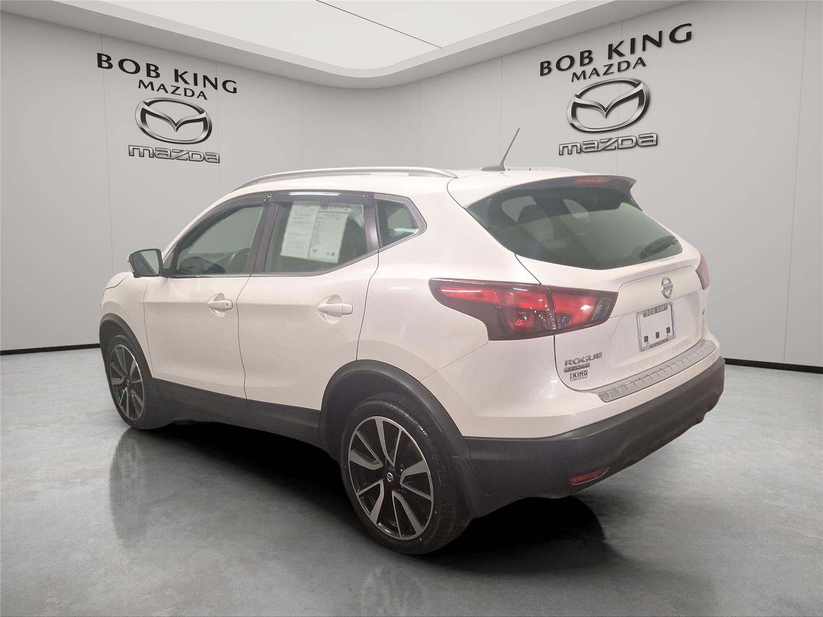 View vehicle photo 7